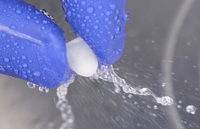 17444-Cleaning-veneer-850x550